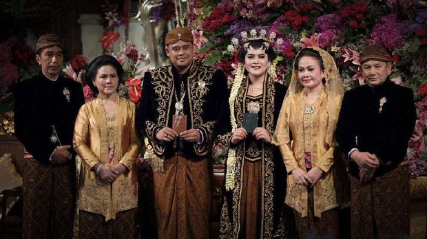 Pernikahan Kahiyang-Bobby turut menguntungkan tukang foto keliling.