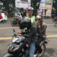 Berhelm Beruang Gemas Pemotor Di Bogor Kena Tilang KASKUS