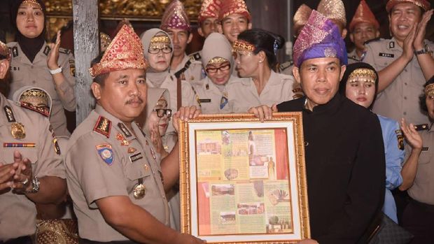 Cerita Soal Polisi di Balik Gambar Rumah Limas Pada Uang 