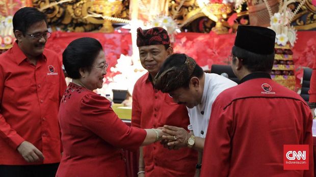 Megawati mengumumkan pasangan calon gubernur-wakil gubernur PDIP di Pilgub Bali pada Sabtu (11/11).