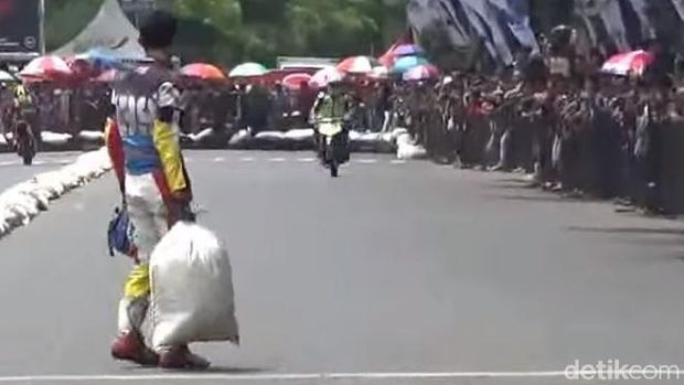 Dua Pembalap Road Race di Bondowoso Berkelahi Jadi Viral