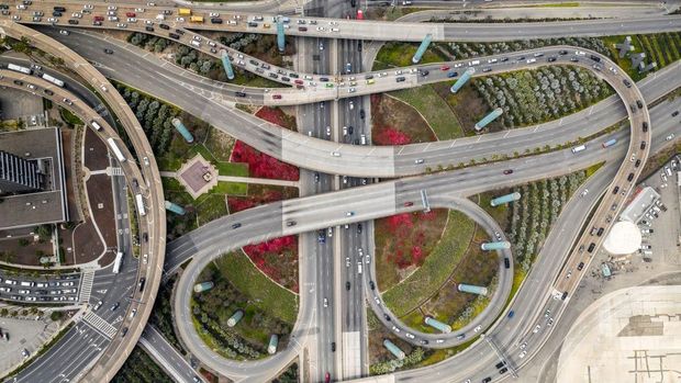 Kisah Pria Ekstrem: Badan Keluar Helikopter Demi Foto Keren