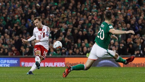 Christian Eriksen (kiri) membantu kelolosan Denmark ke Piala Dunia 2018.