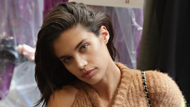 Sara Sampaio menjadi salah satu wanita yang sempat dihubungkan dengan Marc Marquez.