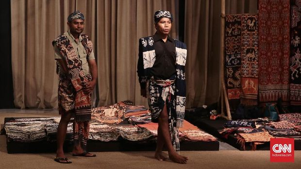 Cerita Biyan di Balik Peragaan Tenun Sumba