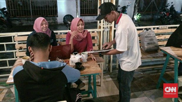 Kisah Unik Warung Kopi di Surabaya