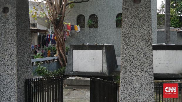 Manila North Cemetary.
