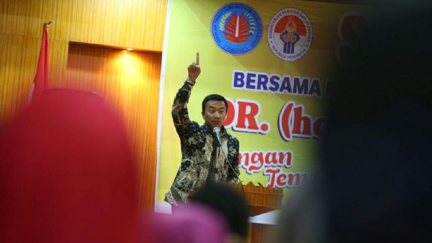 Kemenpora RI, Imam Nahrawi, berharap Liga Santri Nusantara terus melahirkan pesepak bola andal dari kalangan santri. (