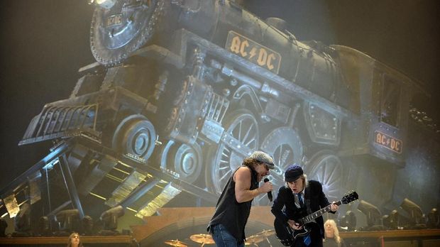 Posisi Malcolm Young di AC/DC digantikan Stevie Young sejak 2014.