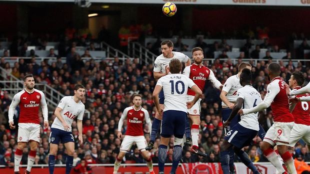 Arsenal membuka keunggulan 1-0 berkat gol Skhodran Mustafi. (