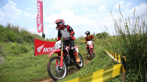 'Menggeber' Motor Trail Honda CRF150L di 'Habitat Aslinya'