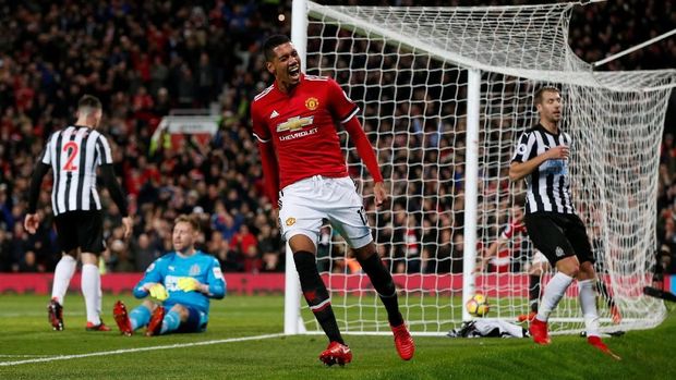 Chris Smalling mencetak salah satu gol Manchester United.