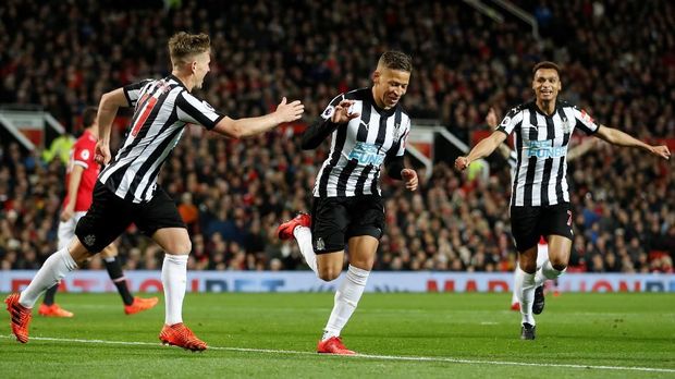 Dwight Gayle sempat membawa Newcastle United unggul atas Manchester United.