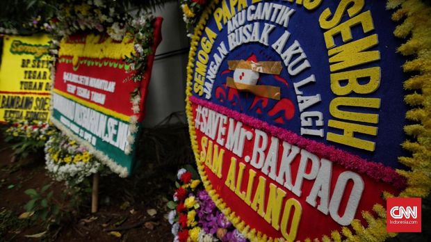 Papan Bunga Satire Setnov Dirusak, Sam Aliano Sediakan Rp1 M