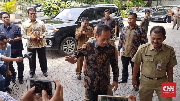 Kandang Burung Kosong dan Nostalgia Bang Yos di Balai Kota