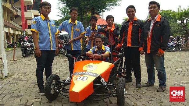 Mobil Listrik Karya Mahasiswa Poltek Untag Berlaga di Bandung
