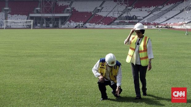 Sri Mulyani antusias melihat kondisi terkini Stadion Utama Gelora Bung Karno.