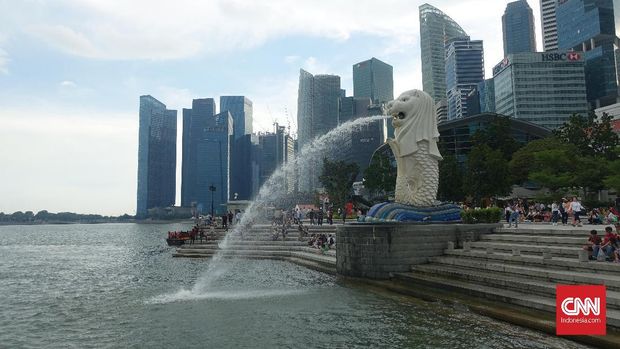Singapura menjadi tujuan Titiek Puspa untuk menyembuhkan kanker.