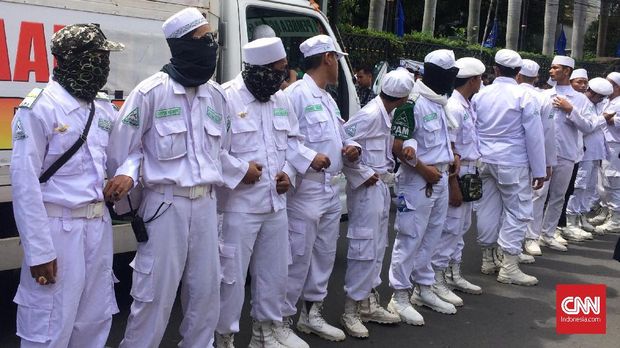 Massa Aksi 2411 Datangi Kantor NasDem, Pekik Takbir Menggema