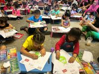 Serunya Anak-anak Mewarnai di Transmart Carrefour Cempaka Putih