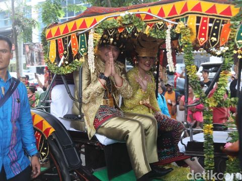 3 Hal Ini Sering Ditanyakan ke Pengantin Baru Seperti Kahiyang