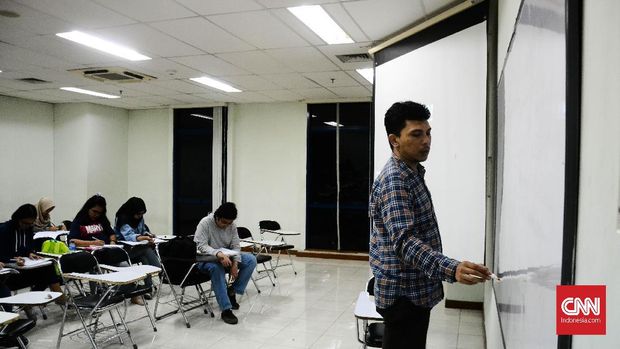 Cerita Dosen dan Guru yang Setia Jadi Anak Punk (EMBARGO)