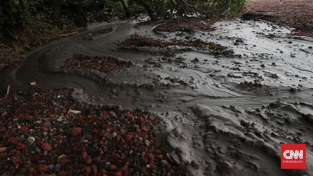 Kesaksian Warga atas Lahar Dingin Gunung Agung yang Melintas