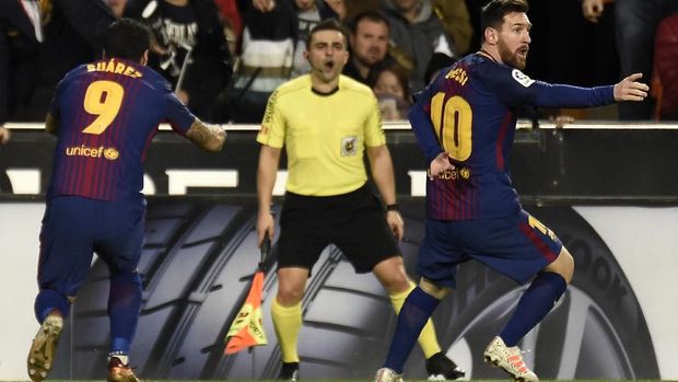 Wasit tidak mengesahkan gol Lionel Messi ke gawang Valencia. (