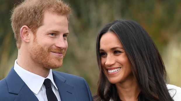 Meghan Markle dan Pangeran Harry resmi bertunangan dan akan menikah.