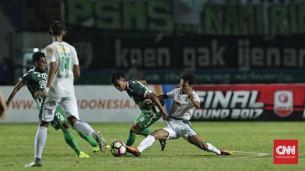 Intensitas tinggi laga Persebaya dan PSMS bertahan di babak kedua.