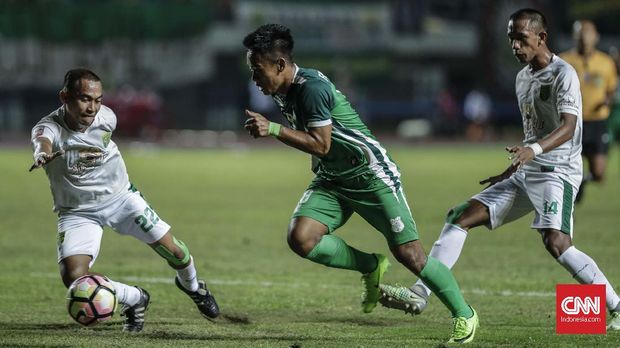 Kerja keras anak-anak PSMS berhasil merepotkan barisan pertahanan Persib Bandung.