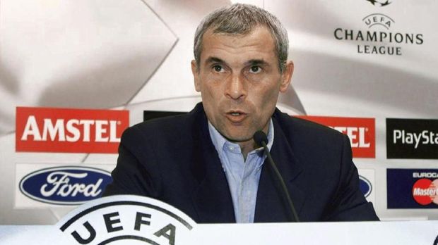 Hector Cuper mengantarkan Valencia ke final Liga Champions tahun 2000 dan 2001.