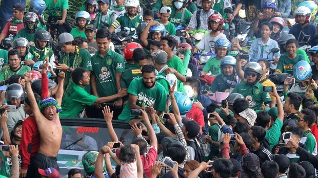 Persebaya promosi ke Liga 1 dengan status juara Liga 2. (
