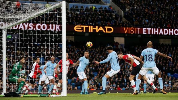 Mourinho Sebut Angin Bisa Bikin Skuat ManCity Terjatuh