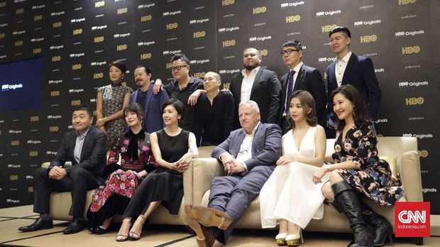 Sutradara dan bintang sejumlah serial terbaru HBO Asia Originals pada konferensi pers di Singapura, Kamis (30/11).