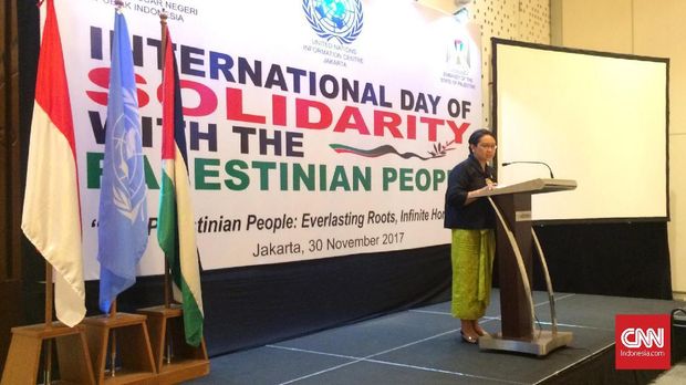 Retno Marsudi menyampaikan pidato di seminar soal Palestina.