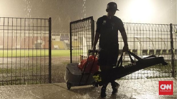  Timnas Indonesia batal menjalani latihan terakhir jelang lawan Brunei.