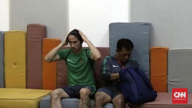 Timnas Indonesia batal melakukan latihan perdana karena hujan deras yang mengguyur di malam ini.
