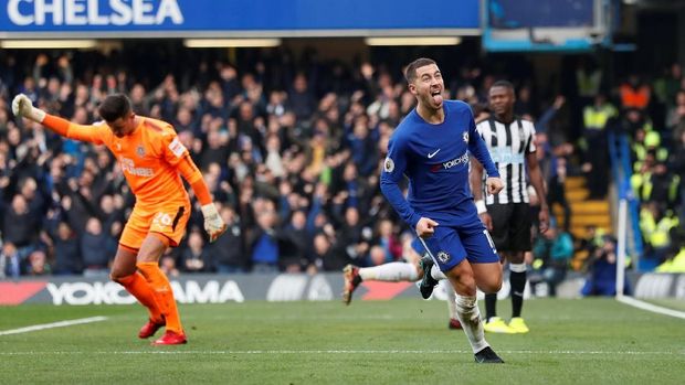 Eden Hazard mencetak dua gol ke gawang Newcastle United.
