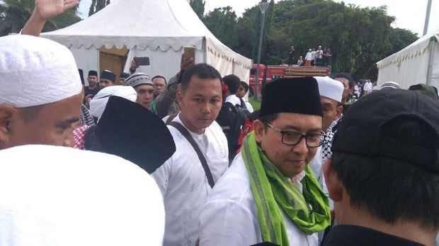 Wakil Ketua Umum Partai Gerindra Fadli Zon saat menghadiri Reuni Alumni 212, di Monas, Jakarta, Sabtu (2/12)