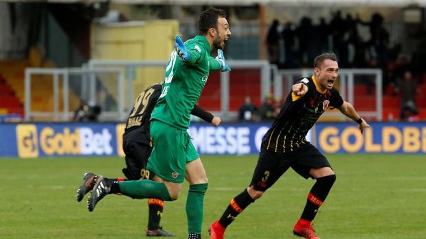 Keunggulan AC Milan digagalkan tandukan kiper Benevento