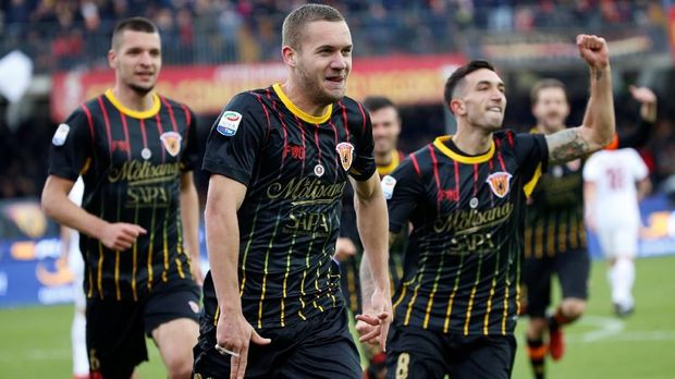AC Milan ditahan imbang tim juru kunci Liga Italia Serie A Benevento dengan skor 2-2. (