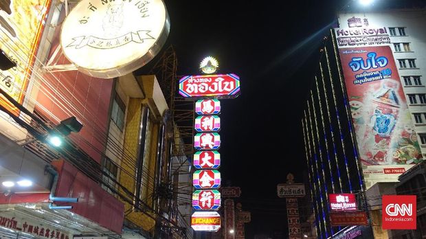 Mencicip Wisata Malam di Pasar Bangkok