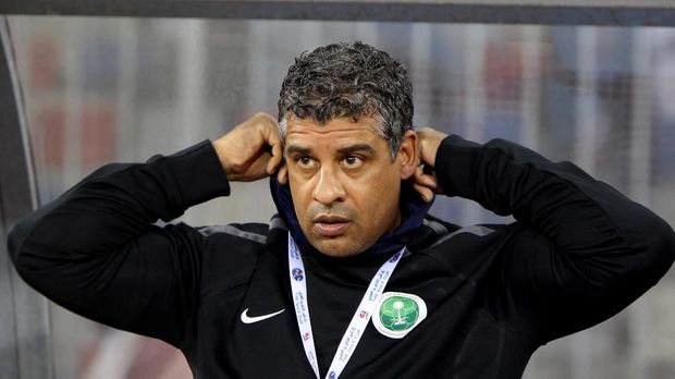 Frank Rijkaard pernah melatih Barcelona pada 2003 hingga 2008. (