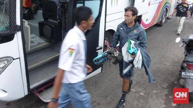 Luis Milla izin merayakan natal di kampung halamannya, di Spanyol. (
