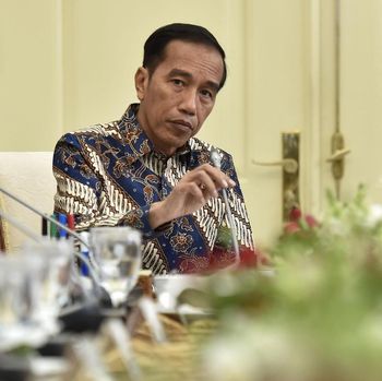 Jokowi di Antara Dua Pilihan Pilgub Jatim