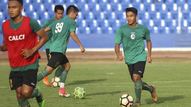 Samuel Christianson (kanan) didatangkan Sriwijaya FC dari Persija Jakarta.