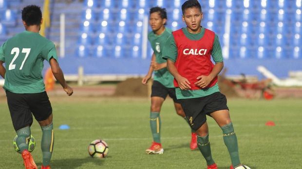 Syahrian Abimanyu (kanan) menjadi salah satu pemain baru Sriwijaya FC.
