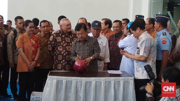 Wakil Presiden RI, Jusuf Kalla, turut mengecek persiapan arena pertandingan yang digunakan dalam Asian Games 2018.
