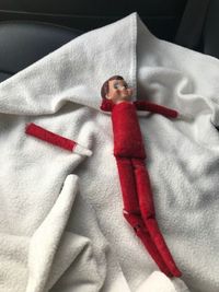 Kocak! Demi Putrinya, Ibu Ini Bawa Boneka yang Rusak ke RS
